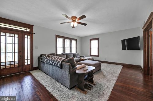 1504 Carlisle Pike, Hanover PA 17331-8820 exterior