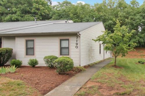7190 Red Cedar Cir, Roanoke, VA 24019-2136