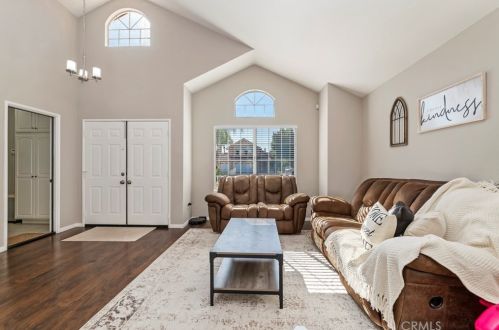 8517 Rosemary Dr, Riverside CA  92508-2921 exterior