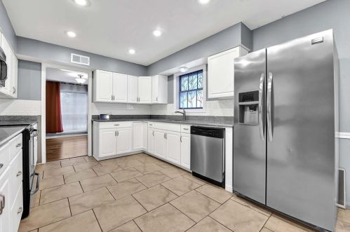 403 Pebblebrook Dr, Taylor Lake Village TX  77586-6012 exterior