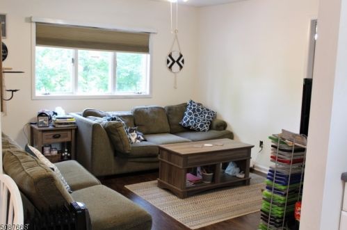 776 Brooklyn Mountain Rd, Hopatcong, NJ 07843-1700