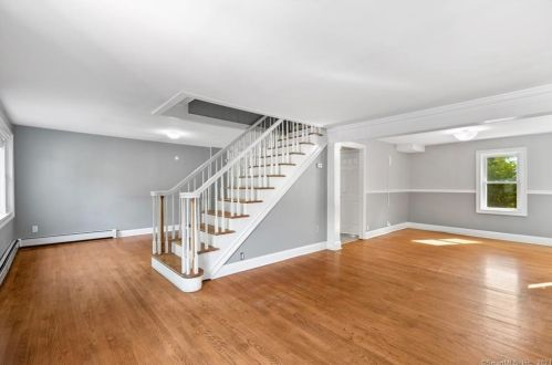 160 River Rd, Huntington CT  06484-4444 exterior