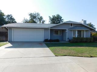 1678 Holland Ave, Clovis, CA 93611-5146