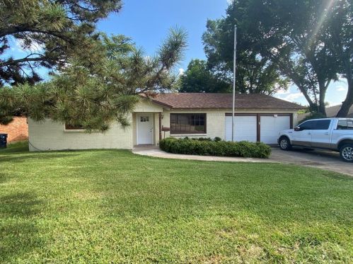 317 Hallmark Dr, Fort Worth TX  76134-3811 exterior