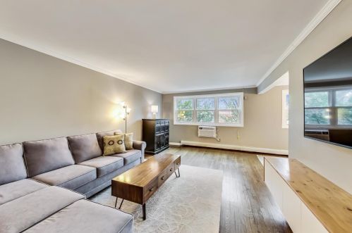 1728 Farwell Ave, Chicago, IL 60626-3245