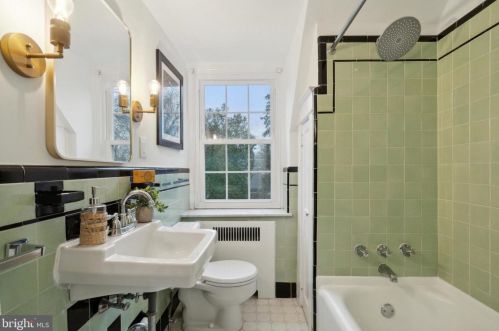 426 Durham St, Philadelphia PA  19119-1222 exterior