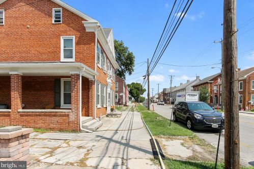 564 Broadway, Hanover PA 17331-2504 exterior