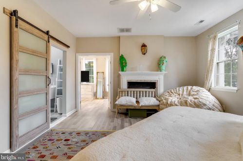 6803 Braddock Rd, Springfield VA  22151-3016 exterior