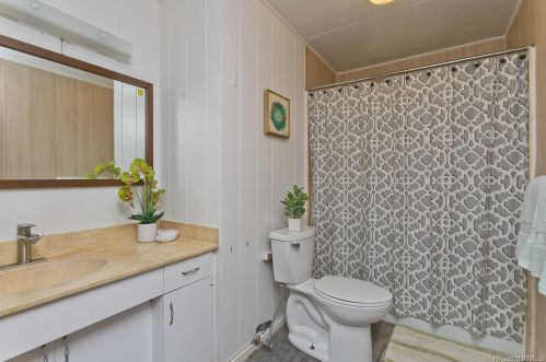 3028 Holua Way, Honolulu HI  96819-2932 exterior