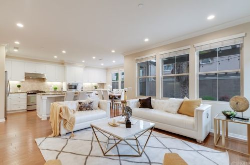 88 Rembrandt, Irvine CA  92620-7314 exterior