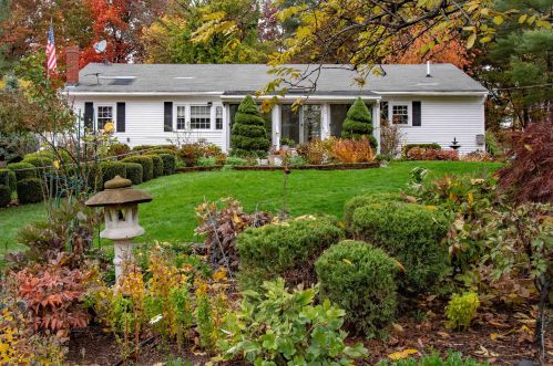 13 Charlotte Ave, Nashua, NH 03064-1550