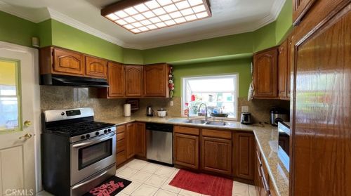 548 Oak St, Glendale CA 91204-1136 exterior