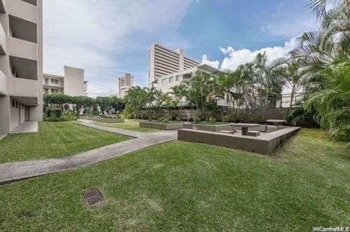 1251 Heulu St, Honolulu HI  96822-3084 exterior