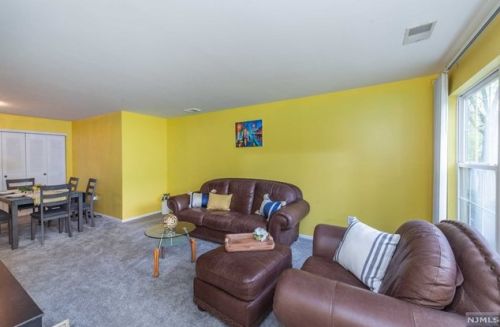 2361 Pembroke Ct, Mahwah, NJ 07430-3849