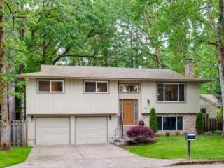 6811 Oakridge Dr, Gladstone, OR