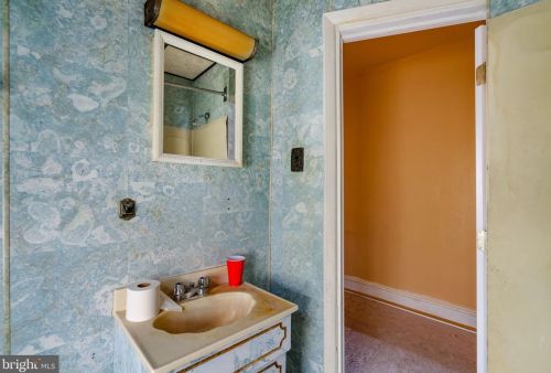 1745 19 St, Philadelphia PA  19145-2120 exterior