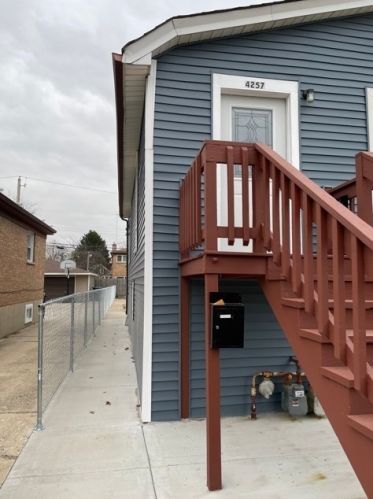 4257 Narragansett Ave, Chicago, IL 60634-1570