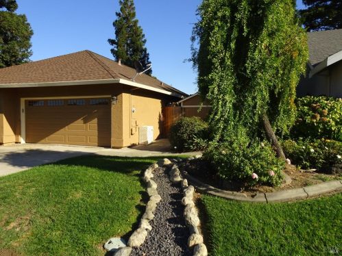 195 Bighorn Ct, Vacaville CA  95687-3438 exterior