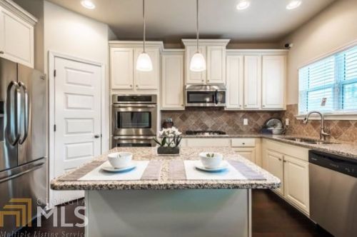 90 Brookview Dr, Newnan, GA 30265-5505