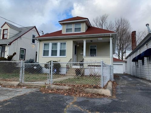 125 Eastwood Ave, Providence, RI 02909-4406
