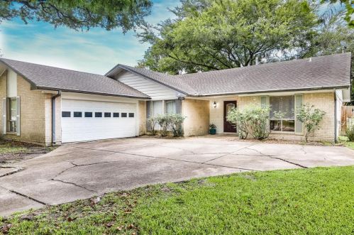 1226 Ferndale Dr, Taylor Lake Village TX  77586-6005 exterior