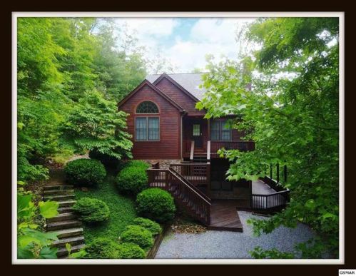 4231 Whetstone Rd, Pigeon Forge, TN 37862-1901
