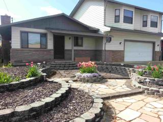 240 Zinfandel Dr, Ukiah, CA 95482-3327