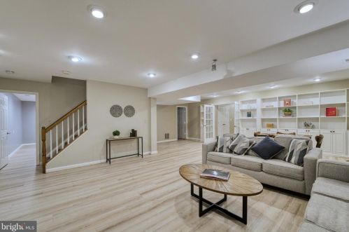 14 Stratford Garden Ct, Silver Spring MD 20904-1560 exterior