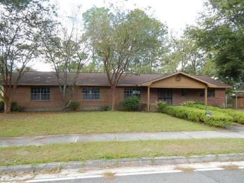 1101 Dorothy St, Waycross, GA 31501-7130