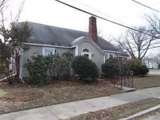 1 Case Ave, Cranston, RI 02910-5801