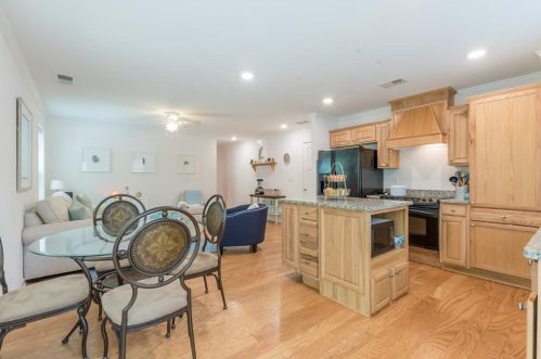 1648 Beacon Hill Blvd, Atlanta GA  30329-2556 exterior