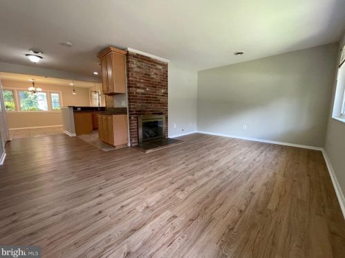7411 Long Pine Dr, Springfield VA  22151-2814 exterior