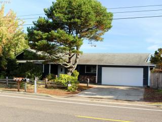 3470 Oak St, Florence, OR 97439-9511