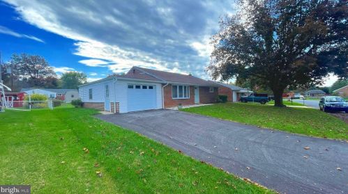 20 Woodward Dr, York, PA 17406-3255