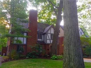 2406 Barrington Dr, Toledo, OH 43606-3119