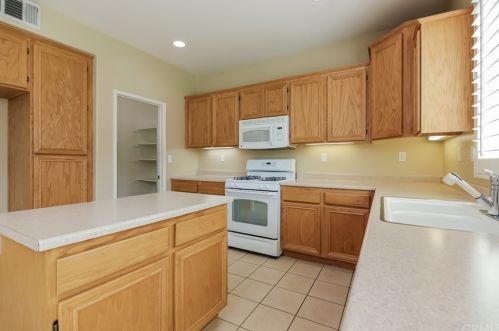 33312 Wallace Way, Yucaipa, CA 92399-3470