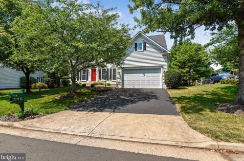 7742 Royal Sydney Dr, Gainesville VA  20155-2867 exterior