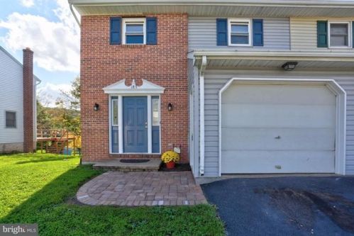 183 Linda Ter, Ephrata, PA 17522-2825