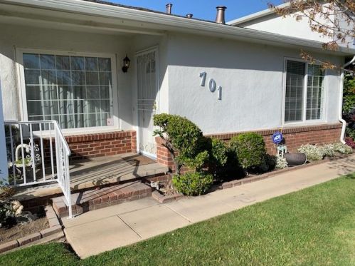 701 Lockeford St, Lodi, CA 95240-1957