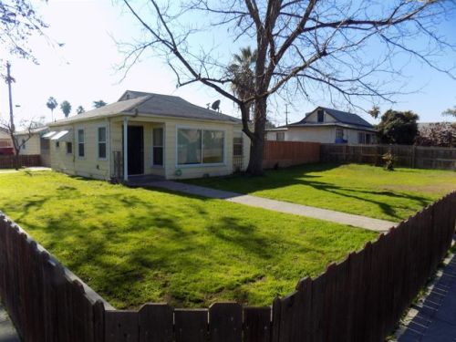 3262 Madison Ave, Fresno, CA 93702-1923
