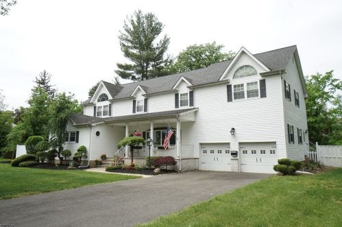 5 Tudor Dr, Clark, NJ 07066-2102