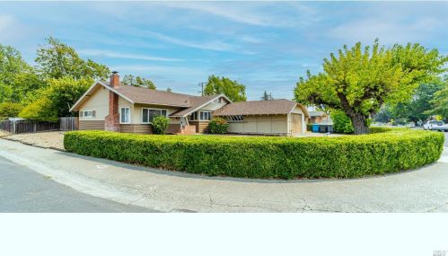 401 Azalea Way, Vacaville, CA 95688-4306