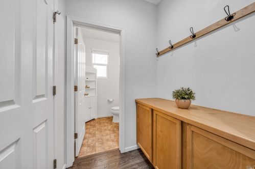 413 Comstock Way, Vacaville CA  95688-3128 exterior