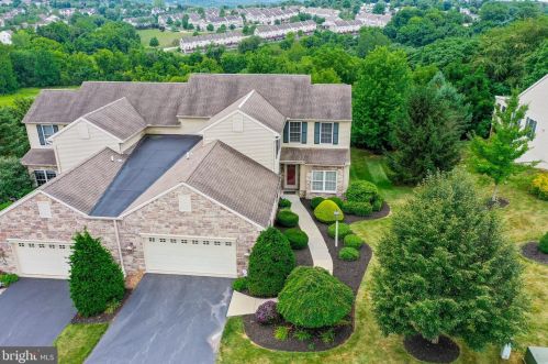 1742 Stone Hill Dr, York, PA 17402-7821