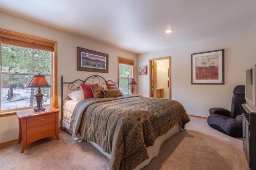 14236 Wolfgang Rd, Truckee CA  96161-6903 exterior