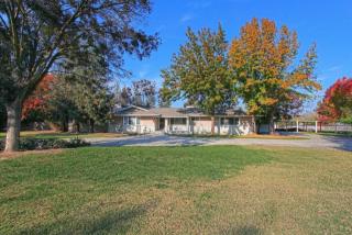 9036 Sierra Ave, Clovis, CA 93619-9012
