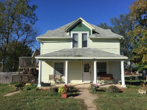 205 Dewey St, Vermillion, KS 66544-8700