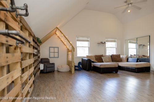 37 Hubbard Ave, Tinton Falls NJ 07701-5532 exterior