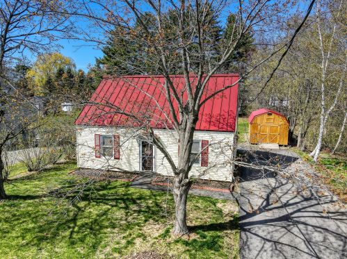 4 Military Ave, Fairfield, ME 04937-1123