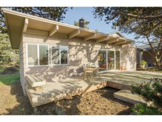 48245 Breakers Blvd, Neskowin OR  97149-2040 exterior